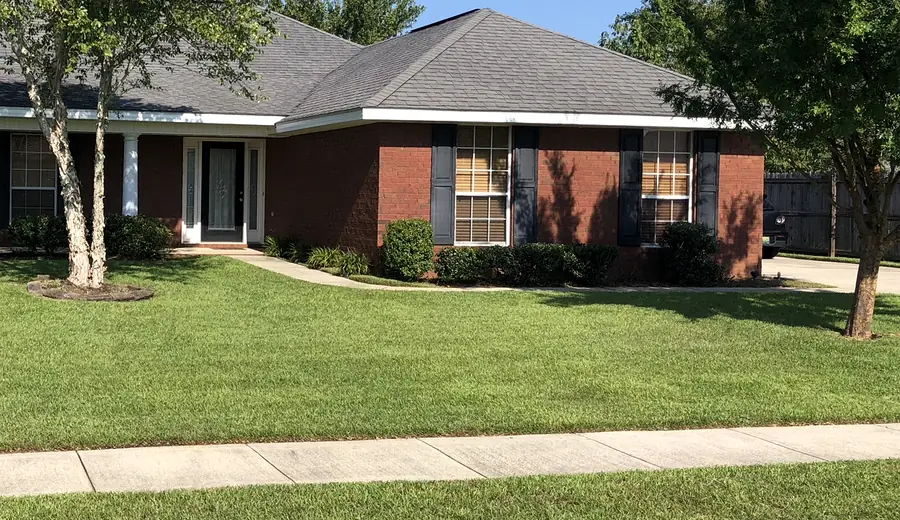 Shrub & Bed Maintenance by West Mobile Lawn Care
